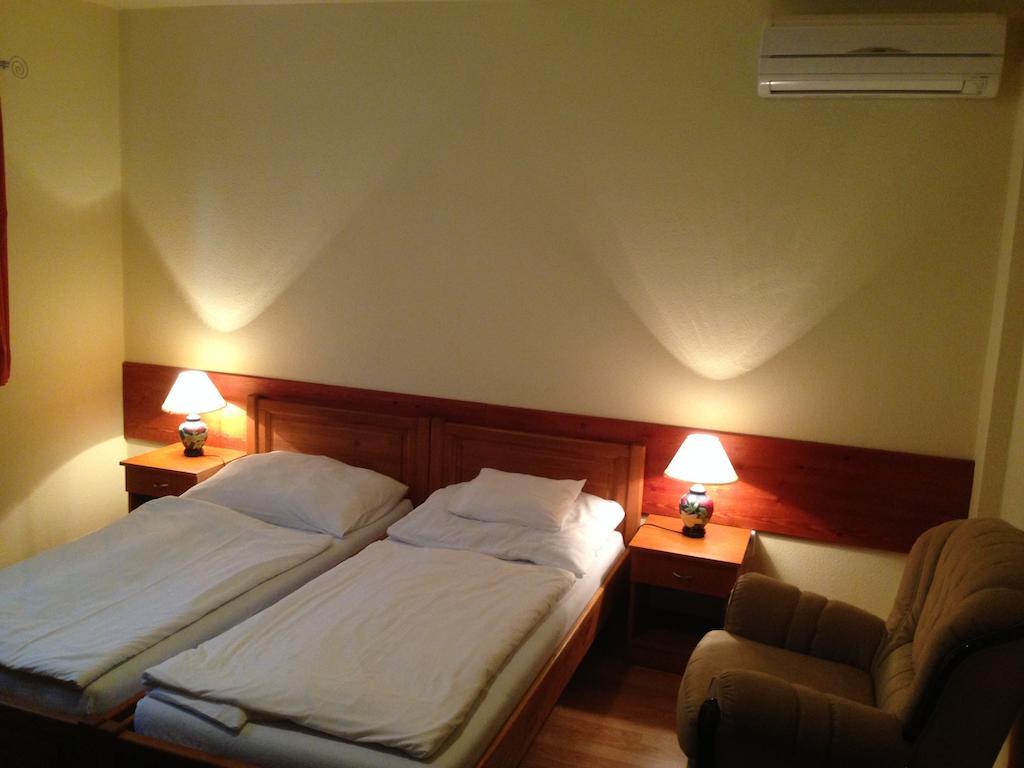 FonyódJuhasz Fogado住宿加早餐旅馆 客房 照片